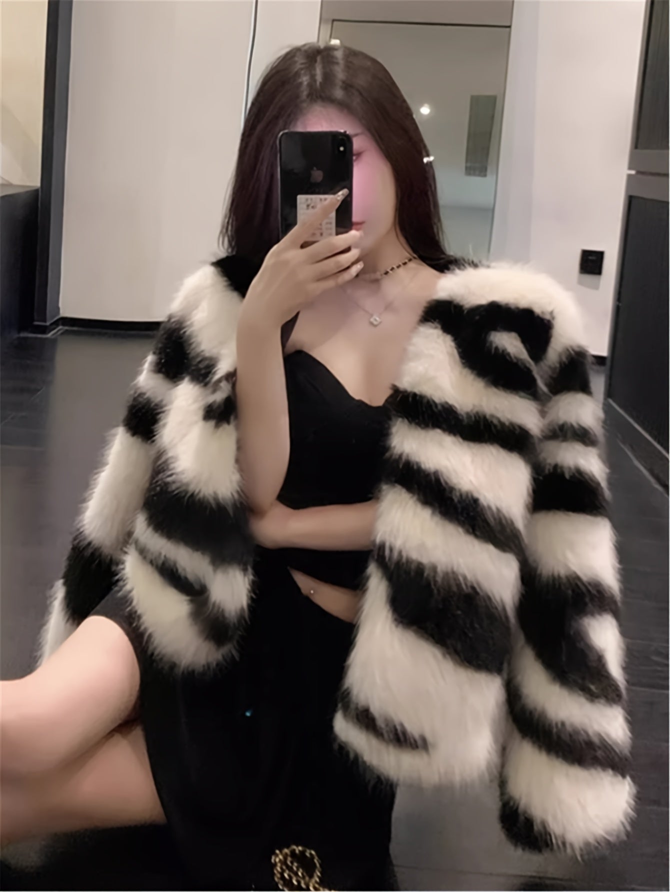 Women'S Elegant Striped Faux Fur Coat - Long Sleeve, Lapel Collar, Regular Fit with Pockets, Perfect for Fall\u002FWinter Fashion, Stylish Outerwear | Elegant Striped Jacket | Structured Design