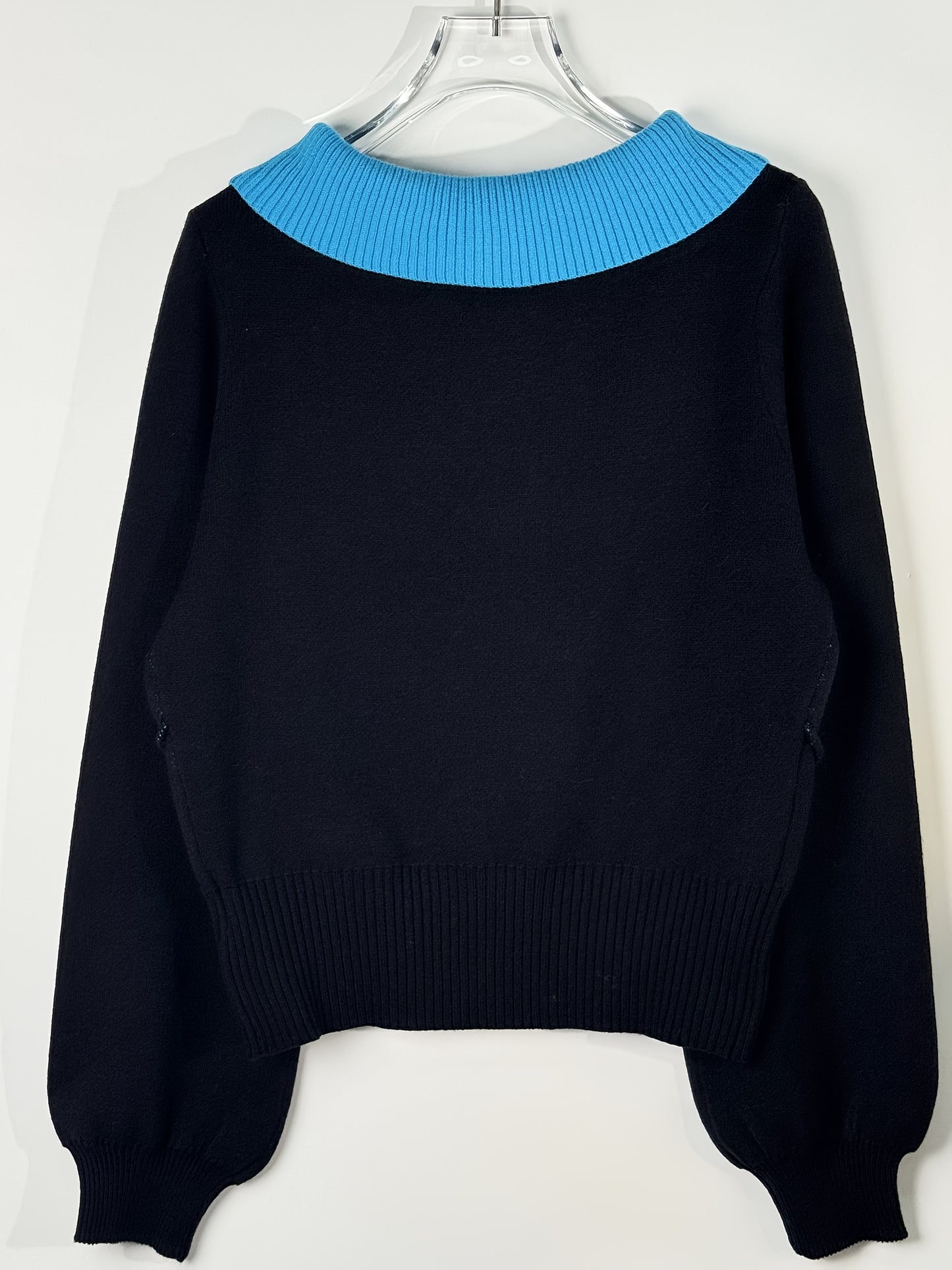 Chic Sweater Elegant Women's Sweater | Chic Pullover with Long Flowing Lines,