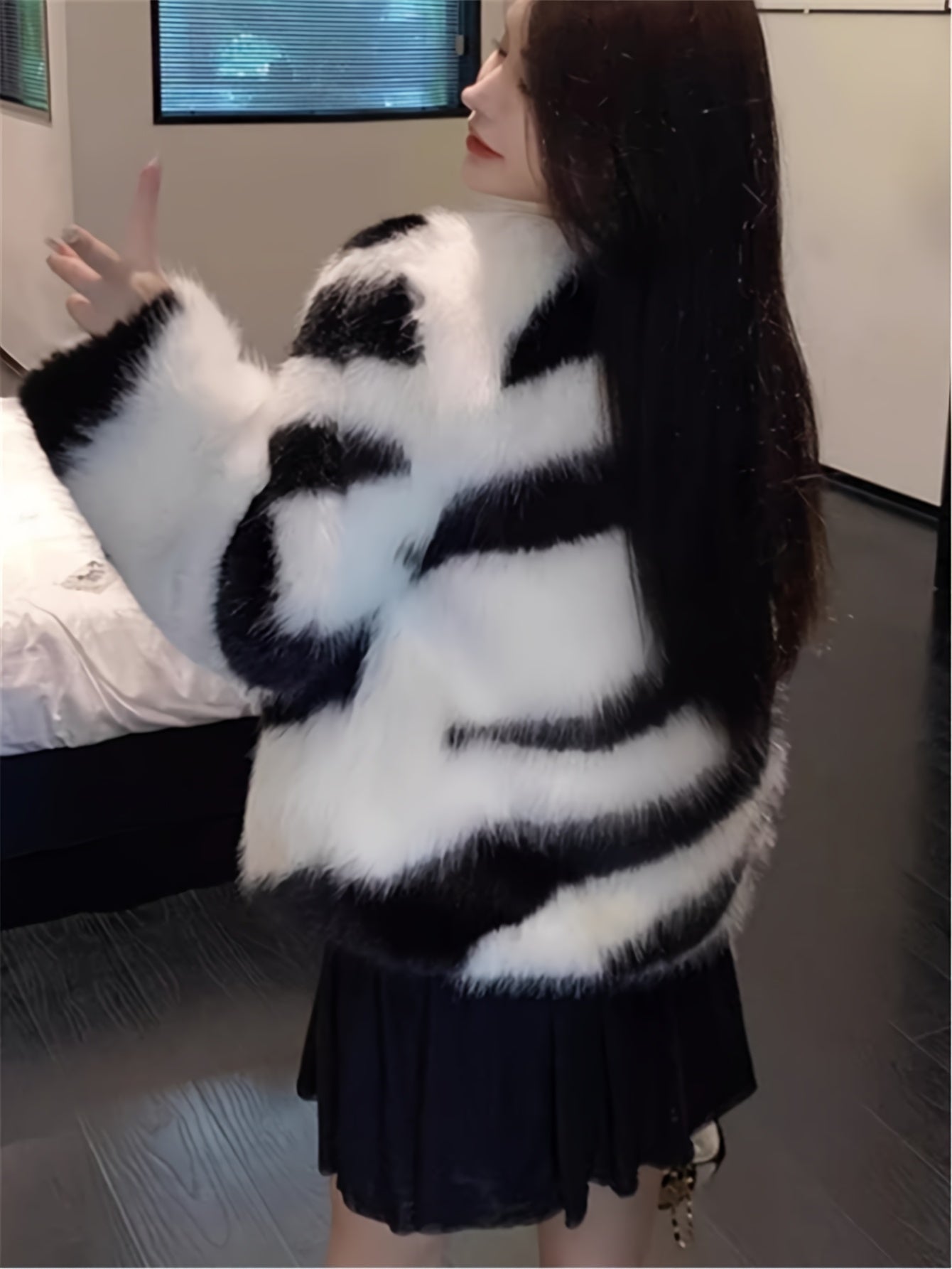 Women'S Elegant Striped Faux Fur Coat - Long Sleeve, Lapel Collar, Regular Fit with Pockets, Perfect for Fall\u002FWinter Fashion, Stylish Outerwear | Elegant Striped Jacket | Structured Design